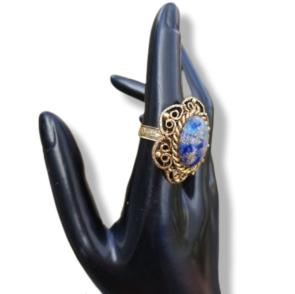 VINTAGE FILIGREE GOLDTONE & LAPIS LAZULI STONE STATEMENT COCKTAIL RING - Picture 2 of 7